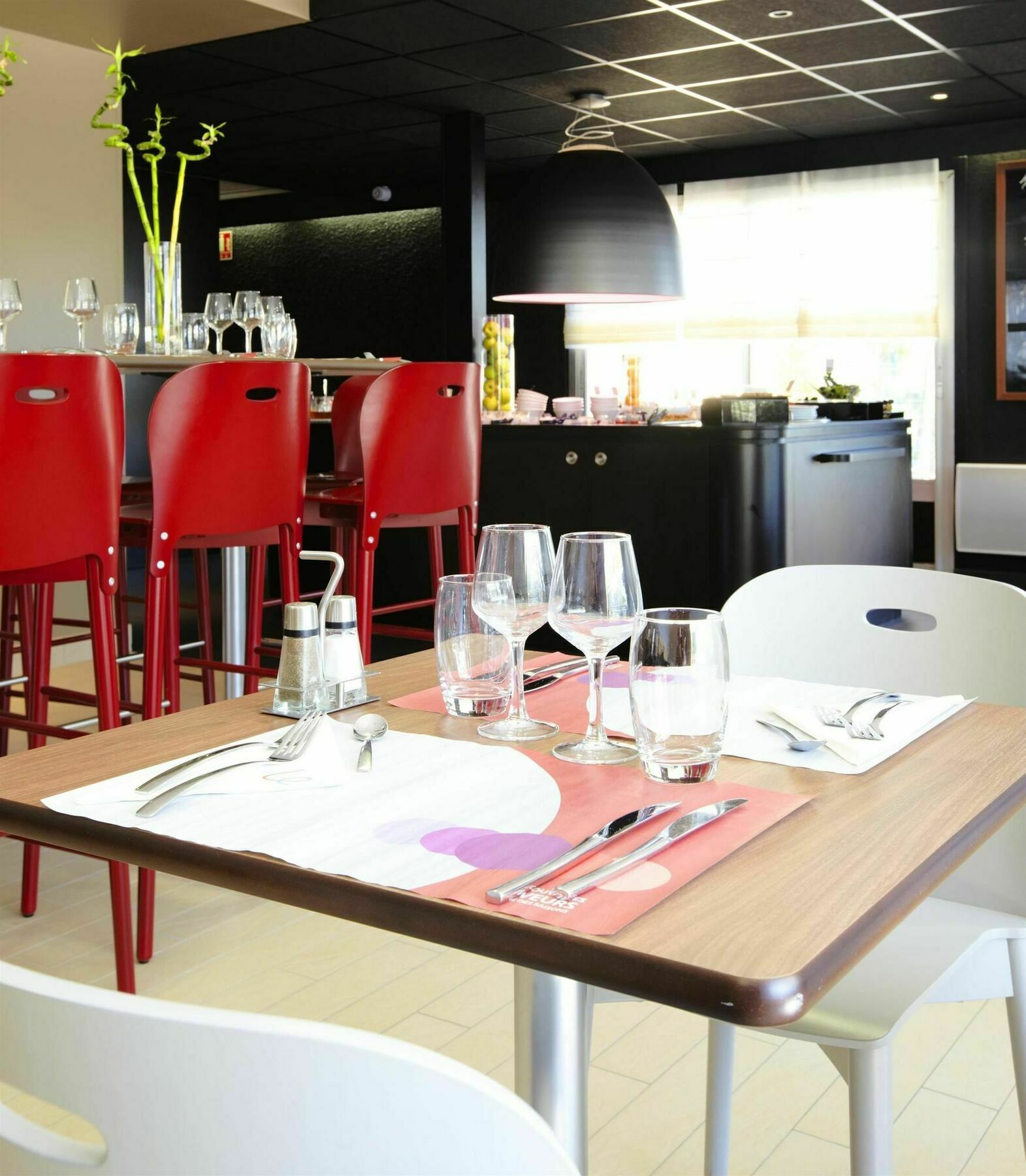 Kyriad Direct Marseille Ouest - Мартиг Ресторан фото